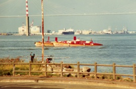 Arriv&eacute;e du catamaran Roger et Gallet men&eacute; par Eric Loizeau au Port de St Nazaire en 1987
